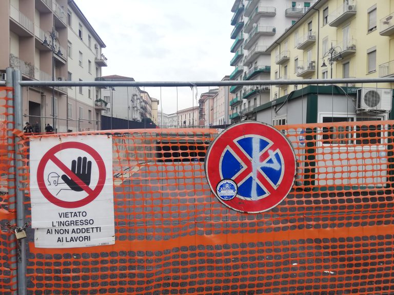 Non c’è luce in fondo al tunnel. L’apertura per ora resta un pesce d’aprile