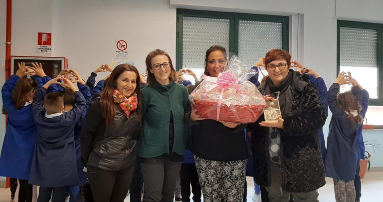 Palline rosa e letterine dalla scuola di Alvanella per i bimbi del Pausilipon