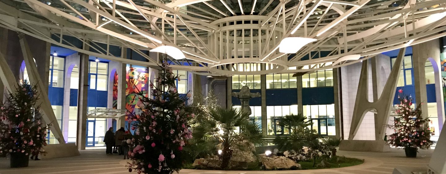 Christmas Bubbles rosa, questo pomeriggio si terrà l’accensione degli alberi di Natale all’ospedale Moscati