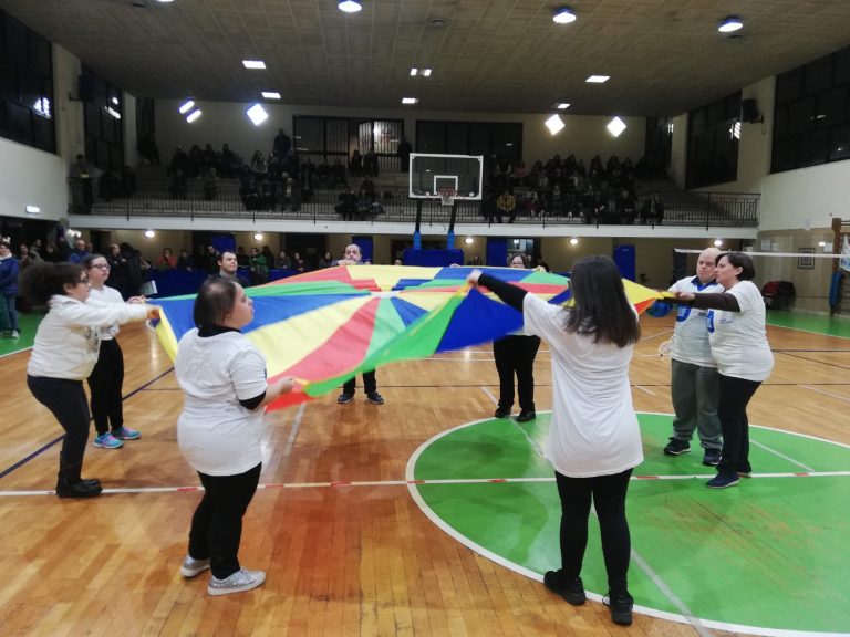 FOTO / Ballerini, cantanti e cestisti: il regalo dei disabili alla città. “Avellino oltre lo sport” centra l’obiettivo