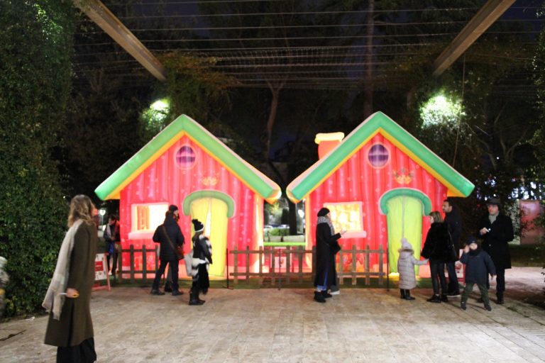 Video / Avellino Christmas City, inaugurata la casa di Babbo Natale