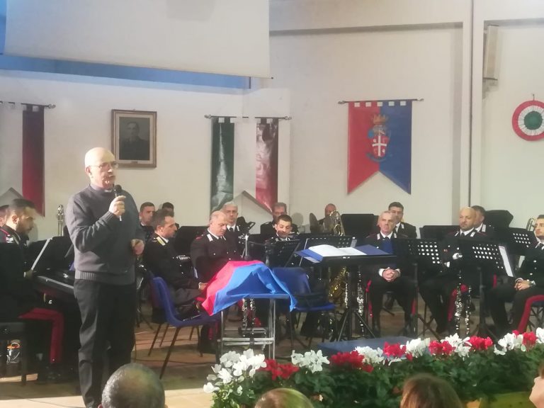 Video / Montella omaggia Filippo Bonavitacola con la fanfara dei carabinieri