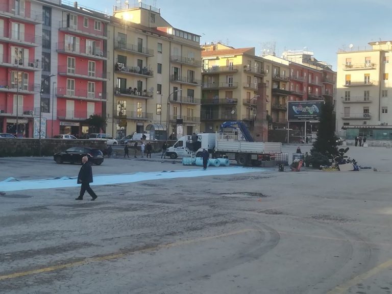 VIDEO / La mega-pista di pattinaggio di Piazza Kennedy domani in funzione. Aperta fino al 12 gennaio
