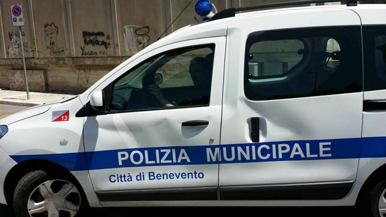 1.300 controlli in tre giorni, i vigili urbani presidiano Benevento