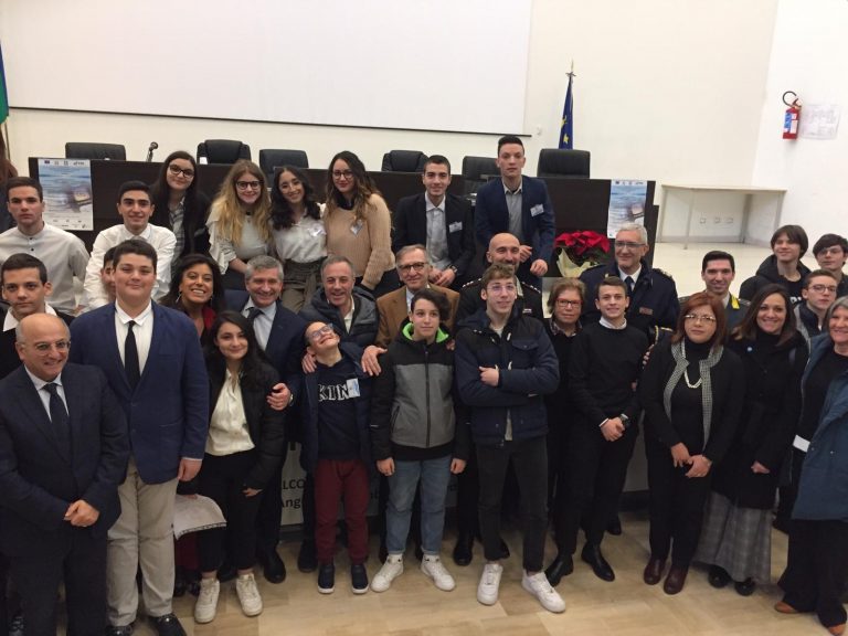 L’indagine del “De Sanctis”: i ragazzi su Internet già a 7 anni. Pensano al web appena svegli