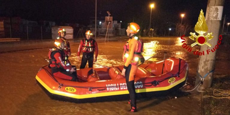 FOTO / Maltempo, superlavoro per i vigili del Fuoco: oltre 30 interventi in tutta la provincia