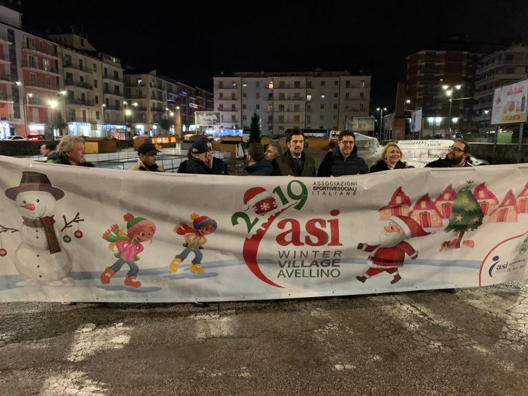 Pista di pattinaggio in piazza Kennedy, l’apertura slitta al 23 dicembre