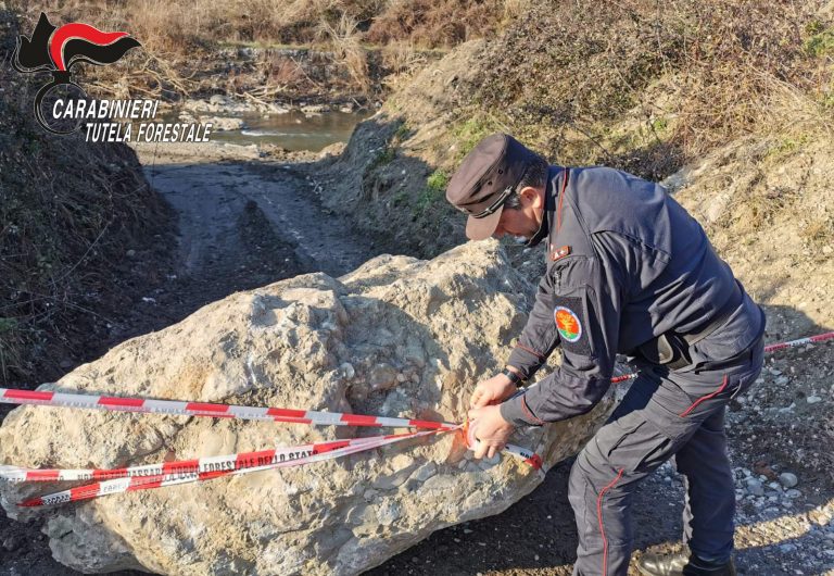 Petruro Irpino: estrazione abusiva di materiale dall’alveo del fiume, denunciati due imprenditori