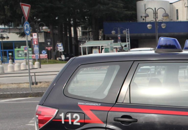 Atripalda, rapina a mano armata al supermercato: cassiera minacciata col taglierino