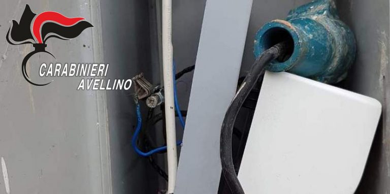 Manomette il circuito elettrico per non pagare le bollette: nei guai 30enne