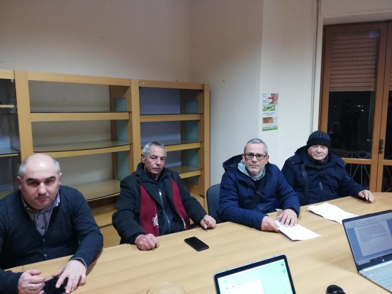 “Siamo in regola con tutto, dai pagamenti alle licenze. Il sindaco spieghi alla città perché odia il mercato”. Parlano gli ambulanti di Avellino