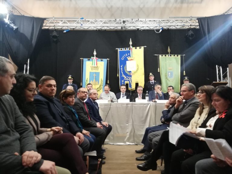 FOTO / Solofra, Montoro e Serino insieme per un’unica battaglia: “Giù le mani dall’ospedale Landolfi”