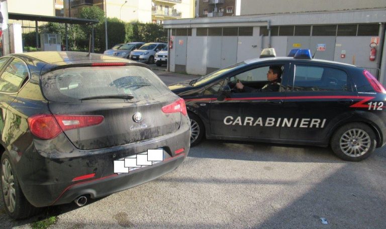 Raid nelle abitazioni, i carabinieri ritrovano la refurtiva: caccia ai ladri