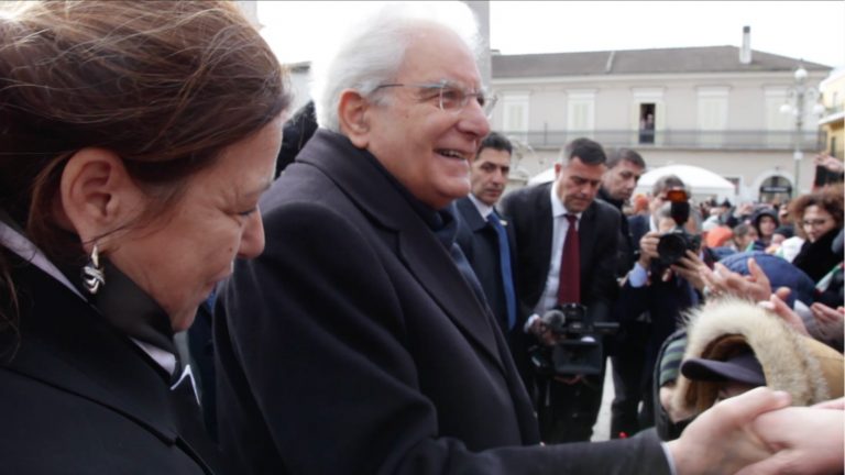 VIDEO / Bagno di folla per Mattarella a Benevento: “Rilanceremo le aree interne”