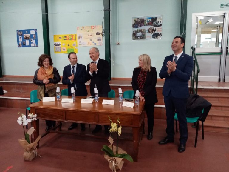 Video / ” Uno della Dante “, stamane al Perna – Alighieri un incontro per rafforzare il senso di appartenenza
