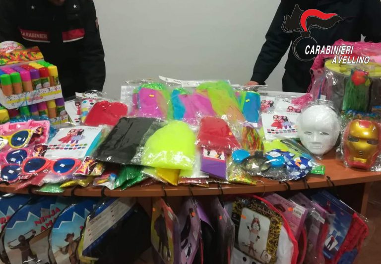 FOTO/ Carnevale sicuro, blitz al negozio cinese: mille euro di multa e maxi sequestro