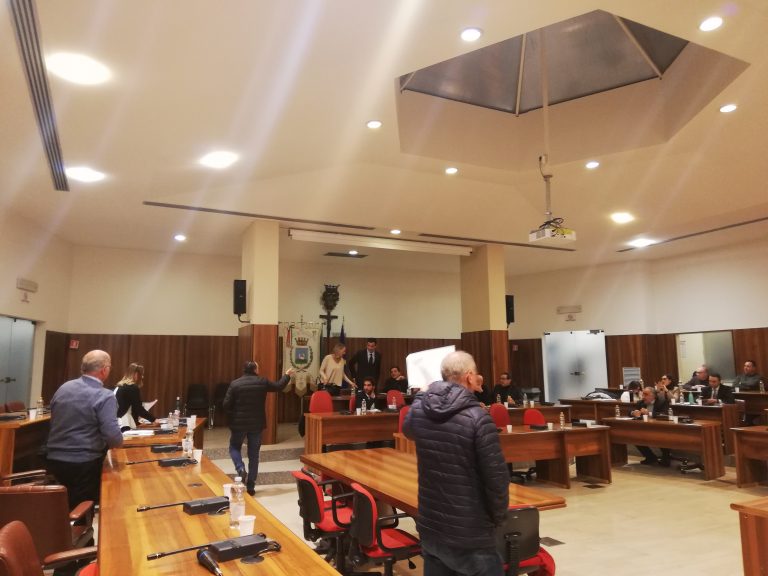 La maggioranza non ha i numeri, salta il consiglio comunale. Festa: “L’opposizione fa solo perdere tempo alla città”