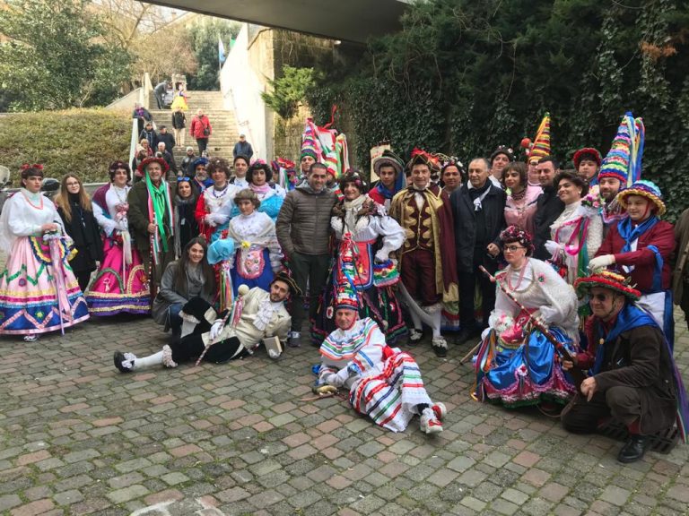 “Viva il carnevale irpino, viva la Zeza di Bellizzi”. E stasera si replica con Zezone e Ballo della Quadriglia