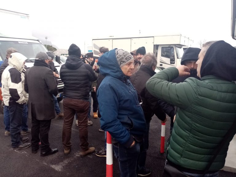 Video / Slitta ancora il mercato a Campo Genova, gli ambulanti attendono il responso del TAR