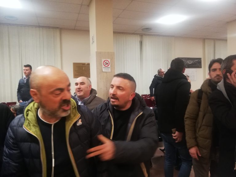 Mercato, la tensione arriva anche in consiglio comunale