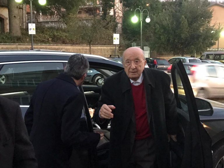 “Nusco, un paese alla paralisi”. Opposizione contro il sindaco Ciriaco De Mita