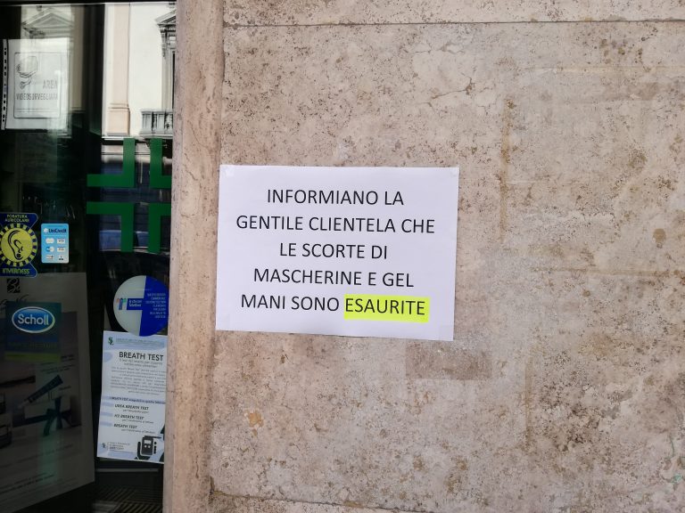 Farmacie prese d’assalto, terminate le scorte di mascherine e amuchina ad Avellino