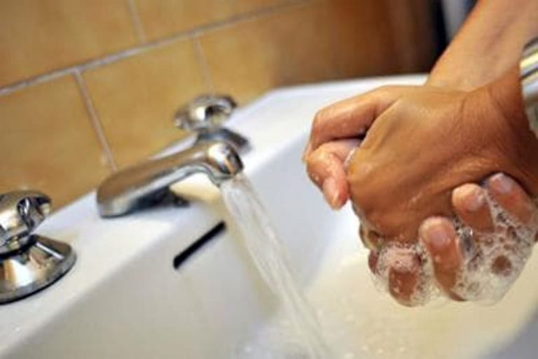 Coronavirus, ecco come lavarsi correttamente le mani: manuale gratuito online