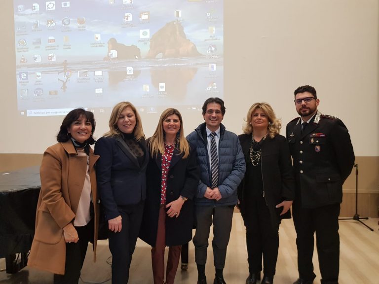 “Denunciate gli episodi di bullismo”, l’appello delle istituzioni agli studenti dell’Imbriani