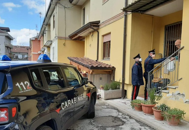 Grottaminarda, solitudine da coronavirus: carabinieri offrono la spesa ad una 80enne
