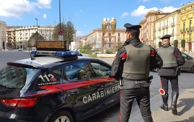 Guida lo scooter con patente sospesa e sotto l’effetto di droga: rifiuta alcol-test, denunciato