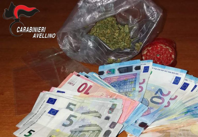 Avella. In possesso di marijuana, soldi e dosi di spaccio, denunciato ventenne