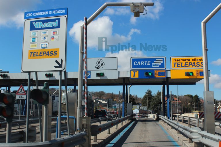 Anno nuovo, nuovi rincari: sulle autostrade aumenti dei pedaggi fino all’1,9%