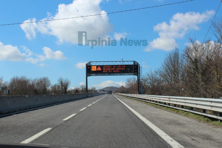Baiano, auto distrutta dalle fiamme sull’A16