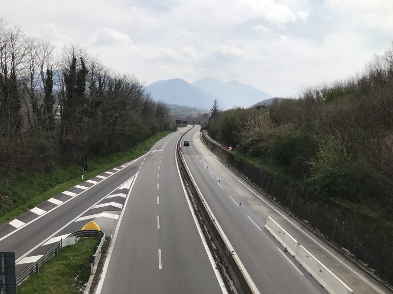 Tir blocca la galleria di Baronissi: in tilt il Raccordo