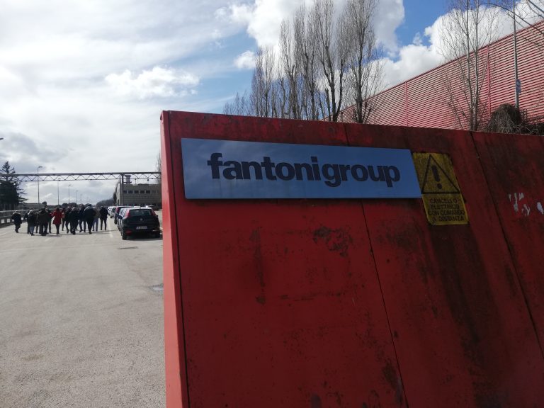 Ex Novolegno, 1 maggio di preghiera davanti ai cancelli della fabbrica di Arcella
