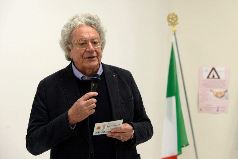 Emergenza coronavirus, “Totalife” acquista dispositivi di protezione e camici per il Moscati e l’Asl