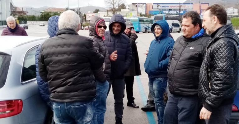 Video / Vicenda mercato. In attesa del TAR, gli ambulanti si presentano anche oggi a Piazzale degli Irpini