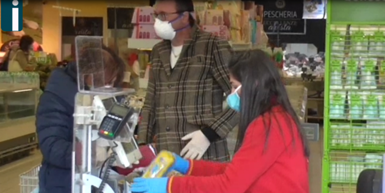 Video / Emergenza Coronavirus, nelle attività di Avellino tutti con guanti e mascherine