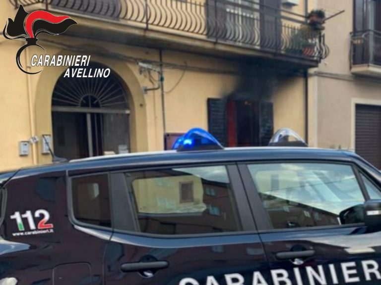 FOTO E VIDEO / Incendio in un’abitazione di Altavilla Irpina, muore donna di 87 anni