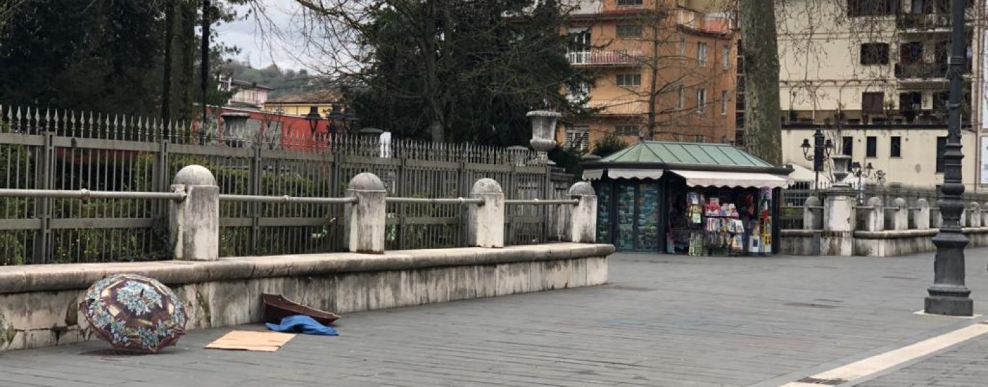 Colpito da un malore nei pressi della villa, trasferito al Moscati dagli operatori del 118