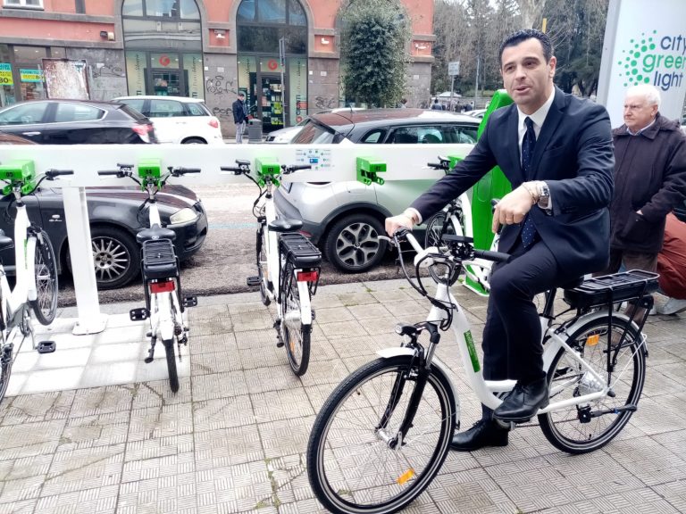 Video / Avellino Smart City,  inaugurata ciclostazione a via De Conciilis