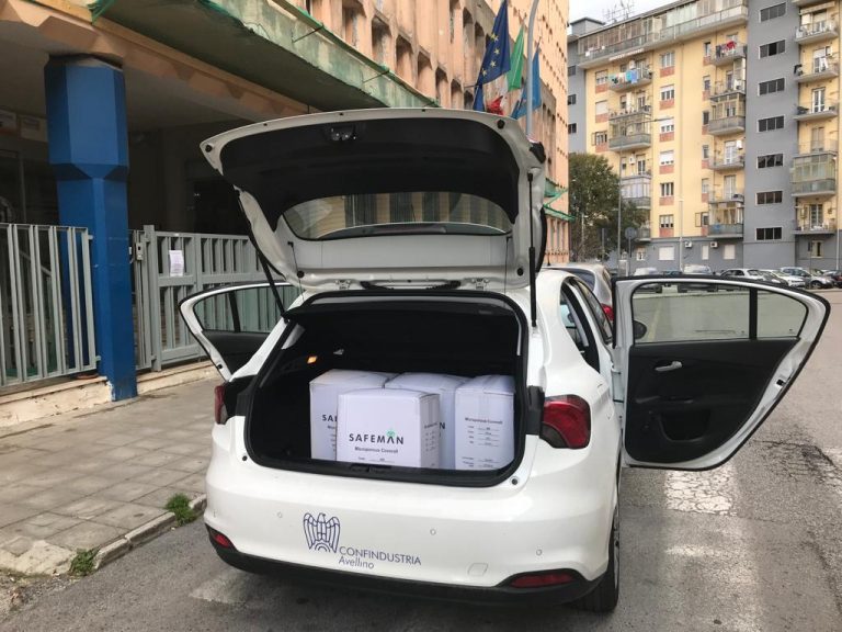 Imprenditori in campo. Confindustria regala 300 tute di protezione all’Asl di Avellino