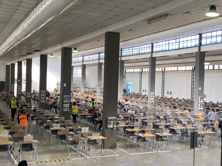 Concorso Regione Campania, gli idonei scendono in piazza: “Esclusi nonostante le promesse di De Luca”