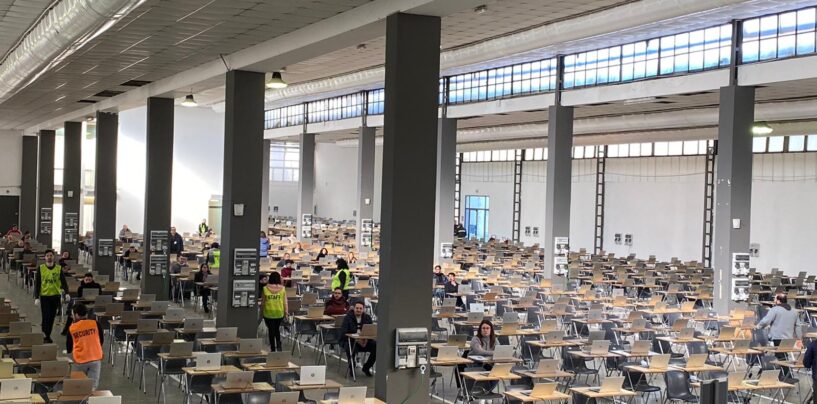 Concorso Regione Campania, gli idonei scendono in piazza: “Esclusi nonostante le promesse di De Luca”
