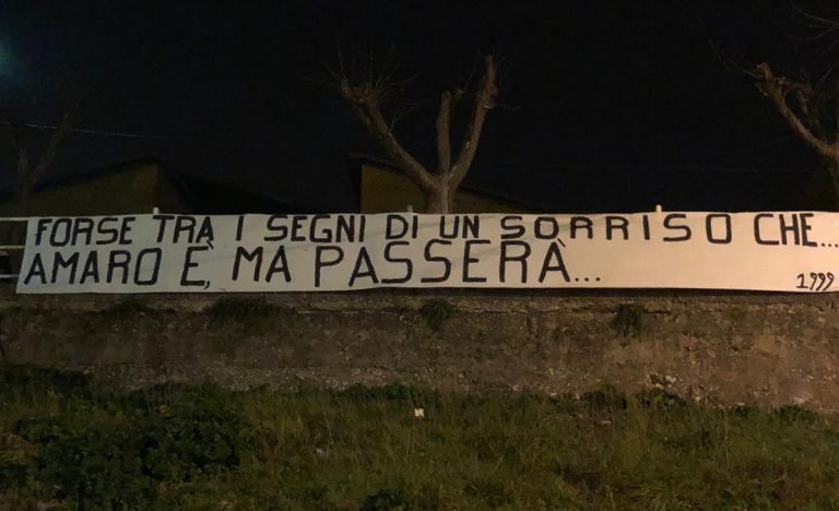 Coronavirus, a Grottolella striscione di speranza e resilienza