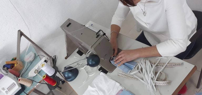 Coronavirus, da Candida mascherine artigianali gratis. Il grande cuore d’Irpinia che batte
