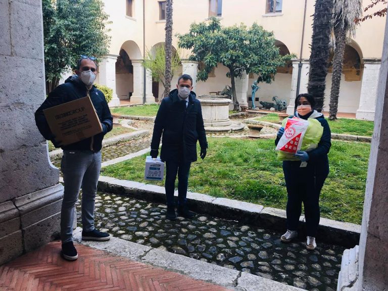 Guanti, tute e altro: Montemiletto al fianco dell’ospedale “Moscati”
