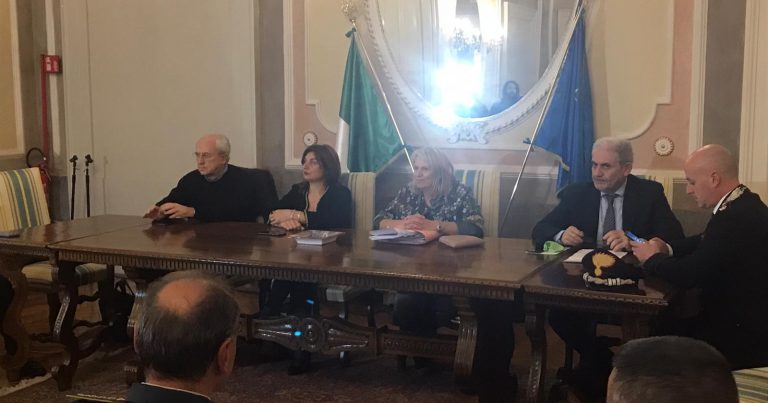 VIDEO/ Coronavirus, summit finito. “Pronto soccorso sarà sanificato, nessuna chiusura”. 75 persone in isolamento