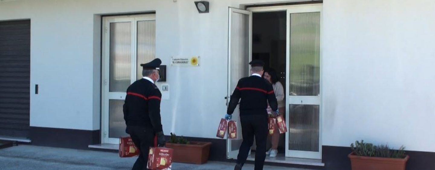 FOTO / San Bartolomeo in Galdo: colombe ai bambini, il regalo dei carabinieri alle case famiglia