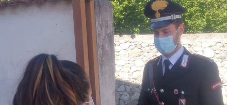 Il “Carducci” di Nola devolve 7 tablet agli studenti del Vallo: consegna a domicilio dei carabinieri